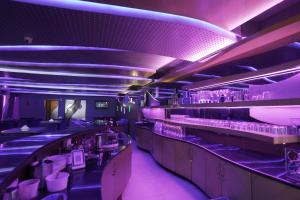 Lounge nebo bar v ubytování Maurya Rajadhani
