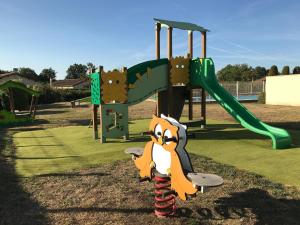 Ảnh trong thư viện ảnh của Villa in Parthenay with Bubble Bath ở Les Forges