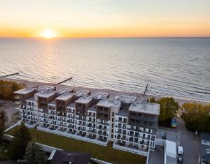 an aerial view of a building by the ocean at Boho z Widokiem na Morze by Perłowa Przystań Rent in Sianozety