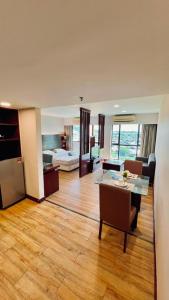Гостиная зона в EzraAvenue Homesuites - NEAR IMAGO MALL KOTA KINABALU CITY