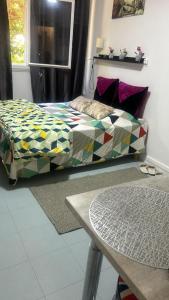 Letto o letti in una camera di studio pour deux face a la tour Eiffel