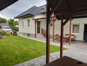 a house with a patio with a table and chairs at ubytovanie Petra in Spišské Tomášovce