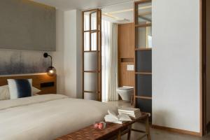 Llit o llits en una habitació de 慢境Slow Land半山海景花园酒店