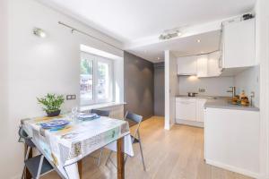 Kuchyňa alebo kuchynka v ubytovaní Le Bellevue 04 - Happy Rentals