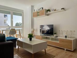 TV a/nebo společenská místnost v ubytování Apartamento Aurora - Ole Solutions