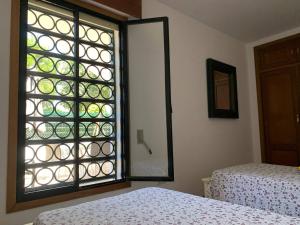 Łóżko lub łóżka w pokoju w obiekcie Apartamento Galeón - Ole Solutions