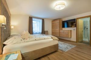 Televízia a/alebo spoločenská miestnosť v ubytovaní Hotel Jägerheim 3S