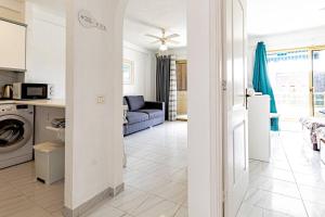 Kuchyňa alebo kuchynka v ubytovaní Atlantic Pearl Apt By Dream Homes Tenerife