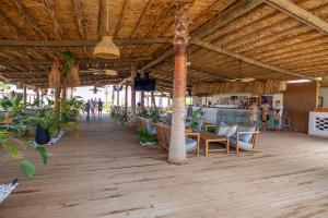 A restaurant or other place to eat at Ayvalık Sea Resort