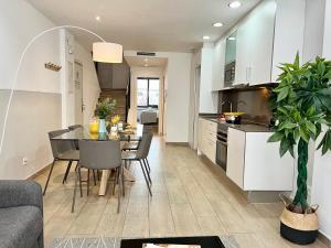 Kuchyňa alebo kuchynka v ubytovaní Feelathome Plaza Apartments