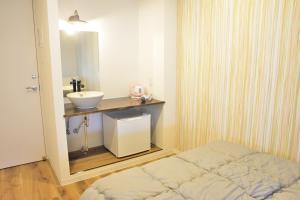 Postel nebo postele na pokoji v ubytování Hostelコトヒラクラスカ + 8 fotografií