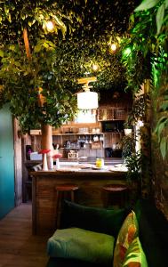 海滨圣玛丽Les Chambres de Paulette à Theme LA JUNGLE ROOM的相册照片