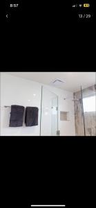 Sandy point hideaway的一间浴室