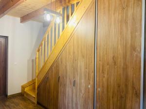 a staircase in a room with a wooden wall at Dom Wakacyjny Bogaczewo in Bogaczewo