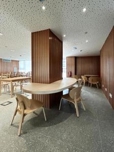 Restaurace v ubytování Loop Homes Tower Burjassot Hotel + 37 fotografií