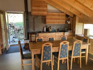 Kuchyň nebo kuchyňský kout v ubytování Chalet Heidi et Peter dans les Alpes + 9 fotografií