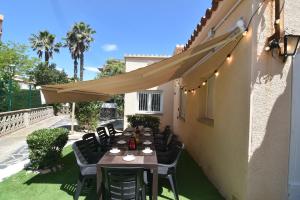 Κήπος έξω από το RNET - MT - Casa Can Carles