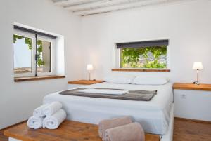 Ένα ή περισσότερα κρεβάτια σε δωμάτιο στο Sifnos Roots +108 φωτογραφίες