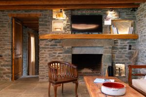 Μια τηλεόραση ή/και κέντρο ψυχαγωγίας στο Sifnos Roots