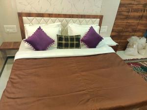 Katil atau katil-katil dalam bilik di Nikams Villa 6,BHK With Swimming Pool +26 gambar