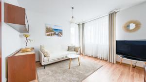 Televízia a/alebo spoločenská miestnosť v ubytovaní Apartamenty Sun & Snow Kołobrzeg Jantar