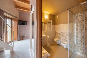 Koupelna v ubytování Albergo Diffuso Borgo La Terra