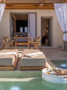 Бассейн в Santo Mine Oia Suites или поблизости