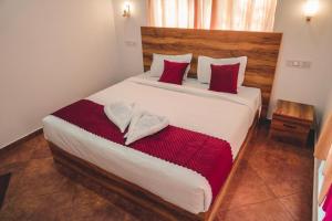 Postel nebo postele na pokoji v ubytování aditi resort