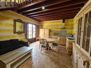 Imagen de la galería de Andalusian Guesthouse Java with privat Pool, en Mairena del Aljarafe