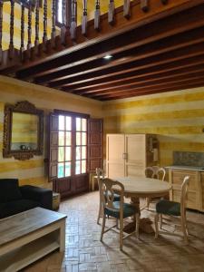 Imagen de la galería de Andalusian Guesthouse Java with privat Pool, en Mairena del Aljarafe
