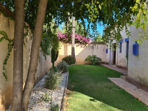 Imagen de la galería de Andalusian Guesthouse Java with privat Pool, en Mairena del Aljarafe