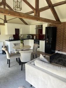 Кухня или мини-кухня в 1 Bed Flat - Sleeps 2 - Pets - Parking - Wifi
