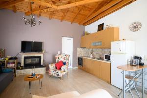 Η κουζίνα ή μικρή κουζίνα στο Elysium Countryside House Jacuzzi - Doune - Happy Rentals