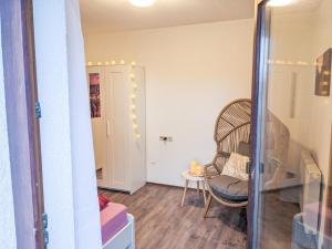 Posezení v ubytování B6 - Urlaubsmagie - Inmitten der Sächsischen Schweiz mit Balkon mit Ausblick auf die Sandsteine