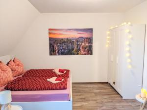 Postel nebo postele na pokoji v ubytování B6 - Urlaubsmagie - Inmitten der Sächsischen Schweiz mit Balkon mit Ausblick auf die Sandsteine