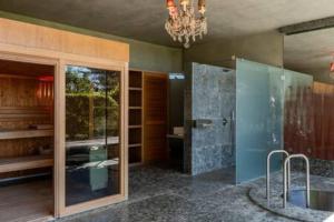 Ένα μπάνιο στο Pirilampo