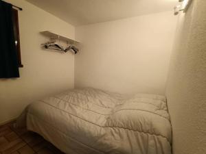a small bedroom with a bed in the corner at Maison à 150 m Plage 6LT221 in Saint Pierre La Mer