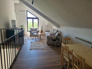 Istumisnurk majutusasutuses Che Private Rooms Banovci