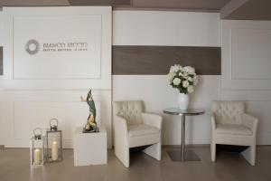 Posezení v ubytování Bianco Riccio Suite Hotel