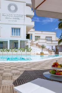 Bazén v ubytování Bianco Riccio Suite Hotel nebo v jeho okolí
