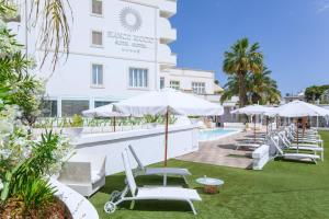 Bazén v ubytování Bianco Riccio Suite Hotel nebo v jeho okolí