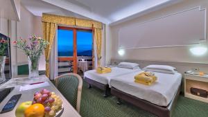 Postel nebo postele na pokoji v ubytování Hotel Terme Antoniano