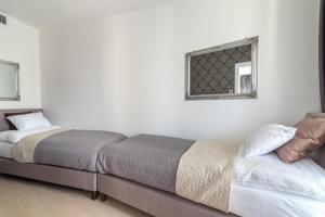 Posteľ alebo postele v izbe v ubytovaní Spa Residence Carbona Hévíz Apartments KAKADU 203 B