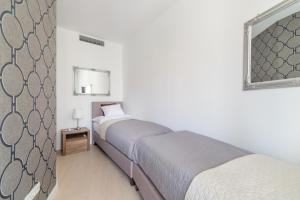 Posteľ alebo postele v izbe v ubytovaní Spa Residence Carbona Hévíz Apartments KAKADU 203 B