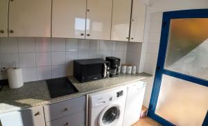 Kuchyň nebo kuchyňský kout v ubytování Sunrise Villa