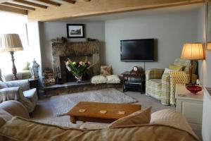 a living room with a couch and a fireplace at Peak District Luxury cottage, sleeps 8 plus pets in Tideswell