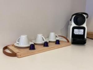 Coffee and tea making facilities at Apartamento céntrico, climatizado y totalmente equipado de 3 habitaciones para 6-7 personas