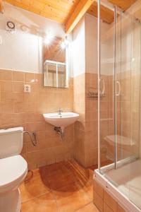 Koupelna v ubytování Hotel Sobol
