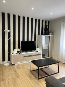 A television and/or entertainment centre at Pisazo en Pleno centro!!
