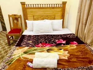 Postel nebo postele na pokoji v ubytování MANOKUR - E- BASA HOTEl